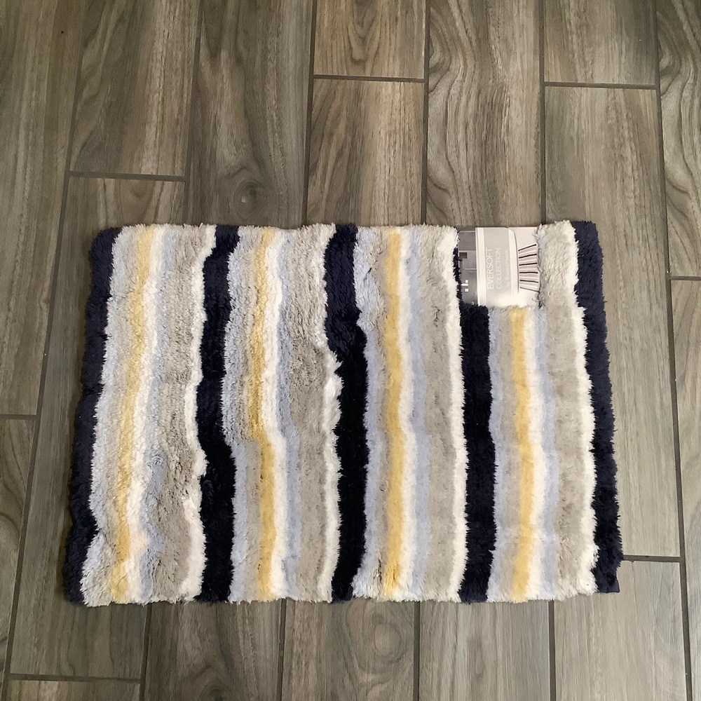 RIVIERA HOME 12” x 24”, Striped Bath Mat